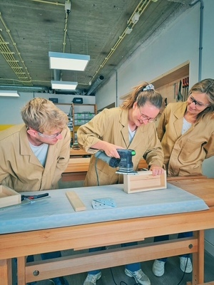 abfee171-37f7-47b5-96bc-b54daeef1d14 abfee171-37f7-47b5-96bc-b54daeef1d14