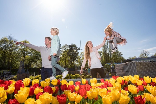 bloemen-gezin-in-madurodam